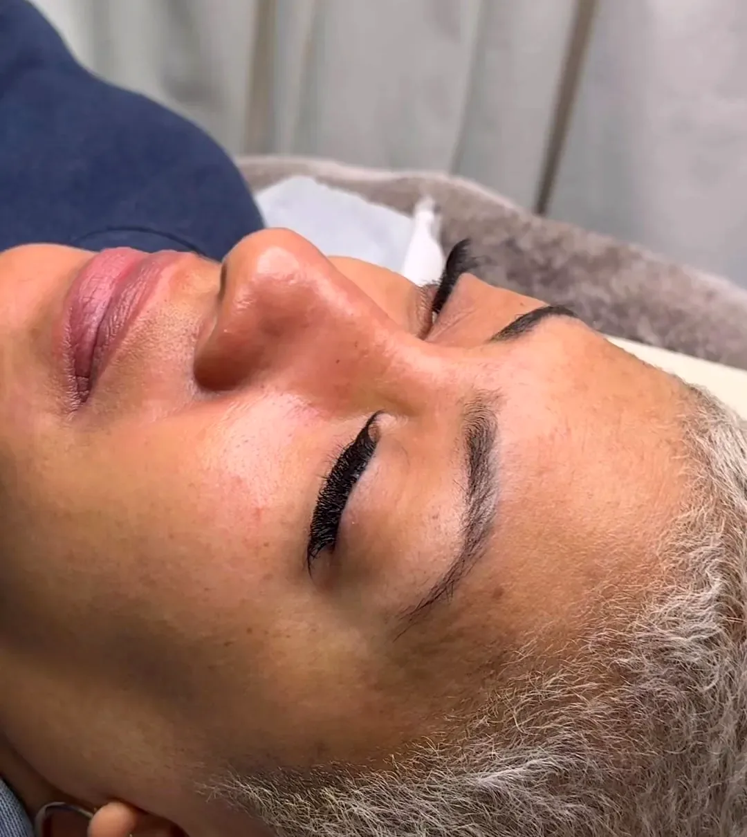 Volume mink lash extensions
